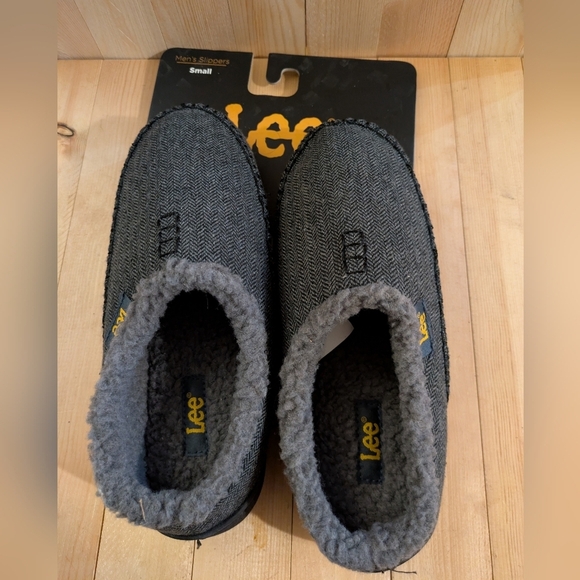 Lee Gray Slippers size 7-8 Small Nwt - Picture 2 of 8